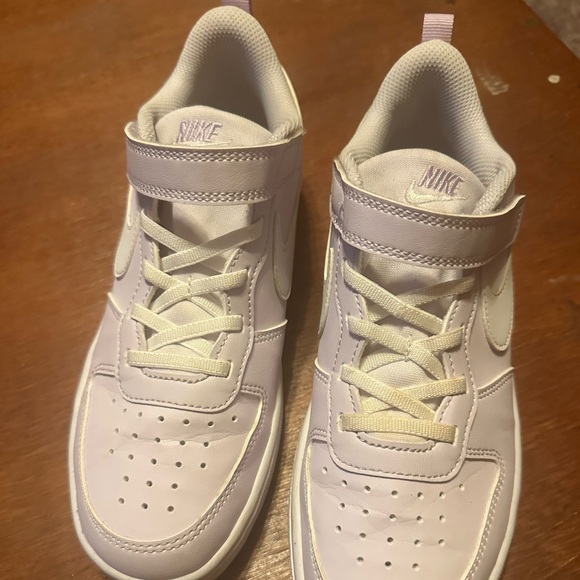 Girls size 3 purple and white Nike. Slightly worn - Picture 3 of 3